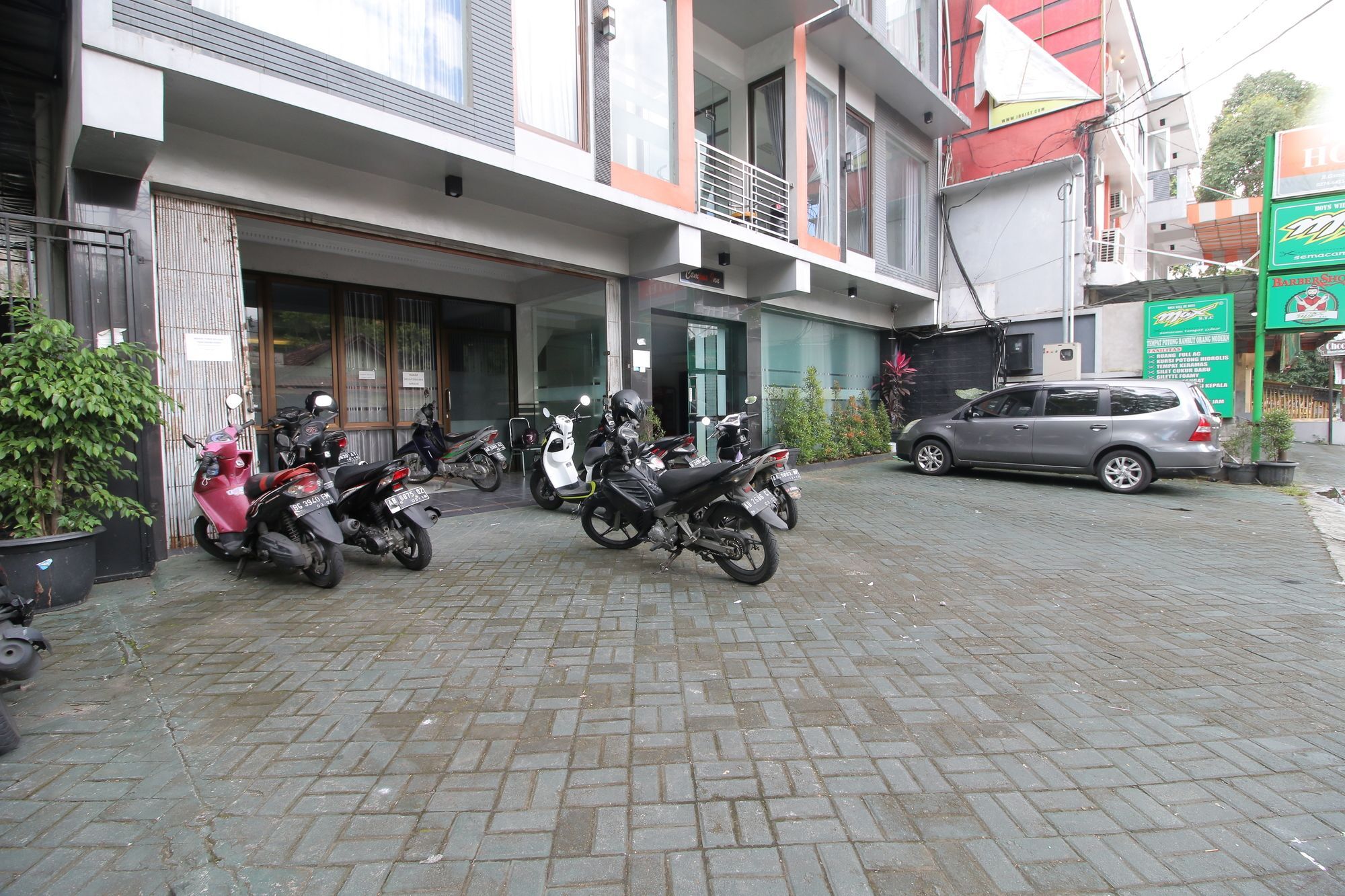 Reddoorz Plus Near Universitas Negeri Yogyakarta Exterior photo